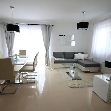 Apartment Mantinela